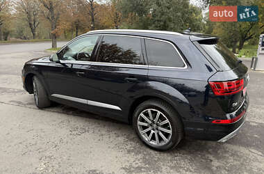 Позашляховик / Кросовер Audi Q7 2017 в 