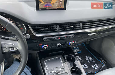 Позашляховик / Кросовер Audi Q7 2016 в 