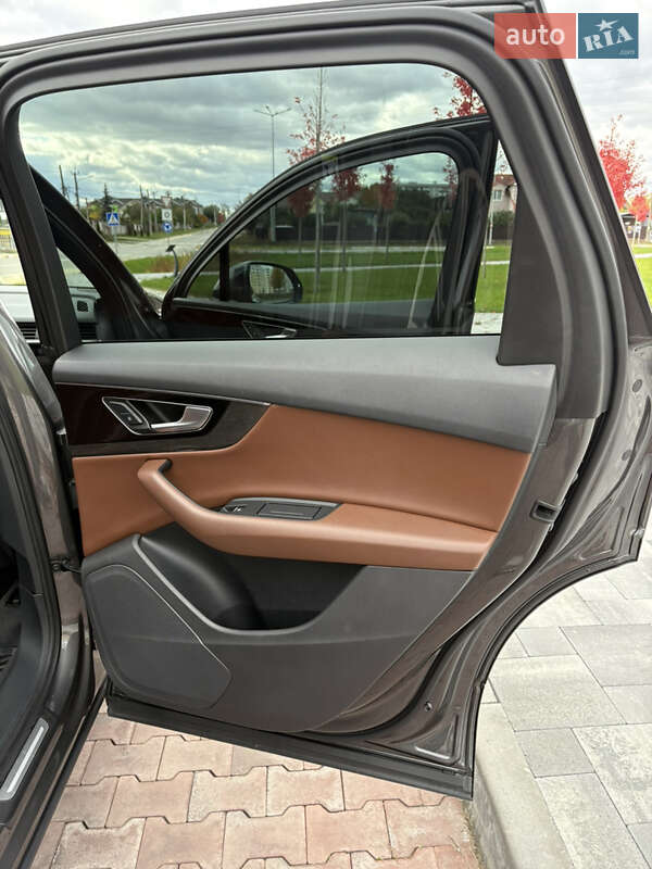 Внедорожник / Кроссовер Audi Q7 2018 в Буче