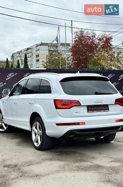 Позашляховик / Кросовер Audi Q7 2012 в 