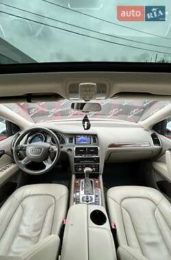 Позашляховик / Кросовер Audi Q7 2012 в 