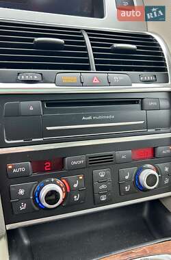 Позашляховик / Кросовер Audi Q7 2012 в 