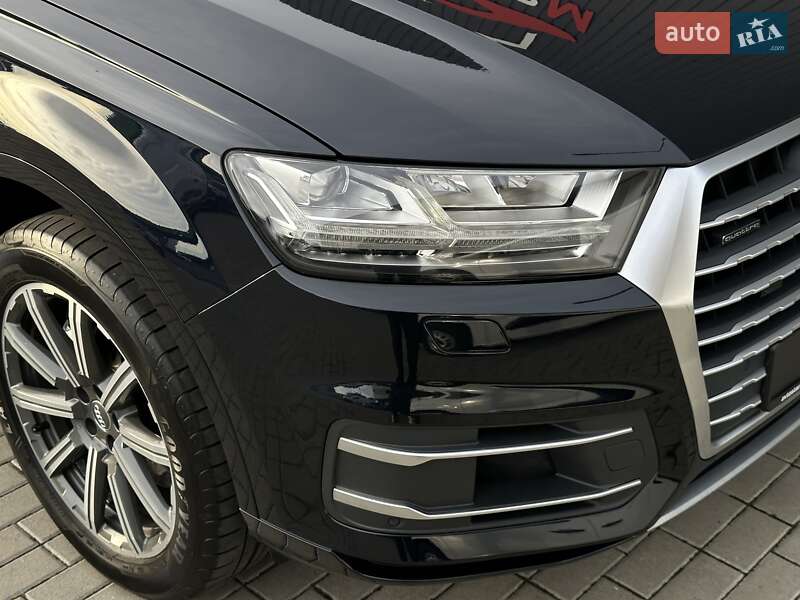 Позашляховик / Кросовер Audi Q7 2017 в Мукачевому