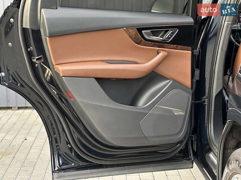 Позашляховик / Кросовер Audi Q7 2017 в Мукачевому
