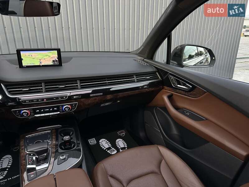 Позашляховик / Кросовер Audi Q7 2017 в Мукачевому