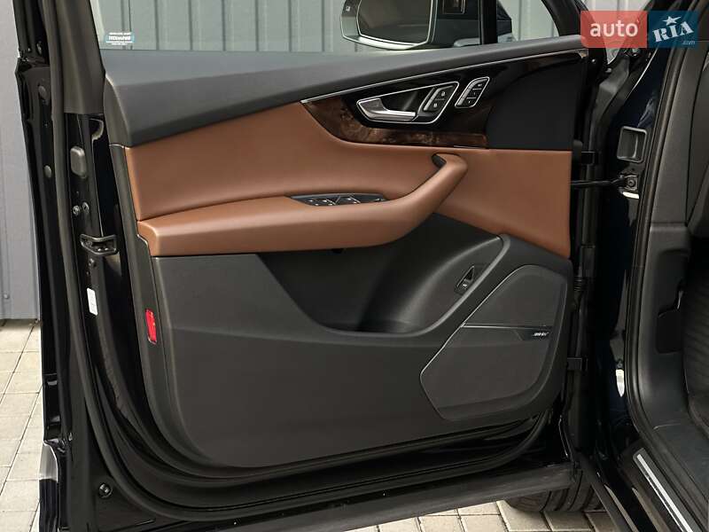 Позашляховик / Кросовер Audi Q7 2017 в Мукачевому