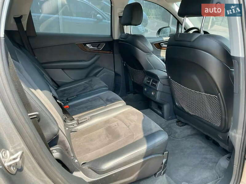 Позашляховик / Кросовер Audi Q7 2015 в Києві