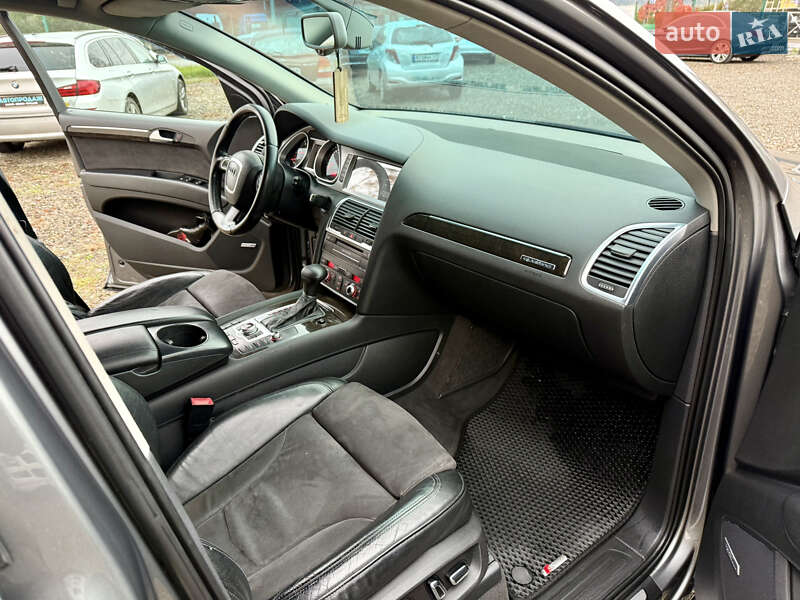 Внедорожник / Кроссовер Audi Q7 2010 в Хусте