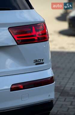 Позашляховик / Кросовер Audi Q7 2018 в 