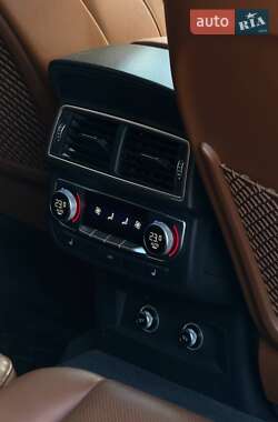 Позашляховик / Кросовер Audi Q7 2018 в 