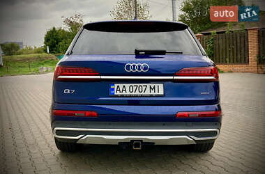 Позашляховик / Кросовер Audi Q7 2020 в 