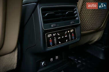 Позашляховик / Кросовер Audi Q7 2020 в 