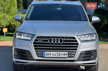Внедорожник / Кроссовер Audi Q7 2017 в 