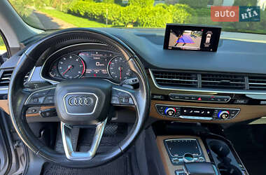 Внедорожник / Кроссовер Audi Q7 2017 в 