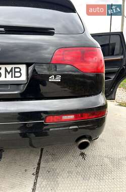 Позашляховик / Кросовер Audi Q7 2006 в 