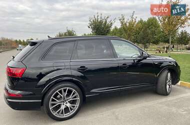 Позашляховик / Кросовер Audi Q7 2017 в  фото 4 Позашляховик / Кросовер Audi Q7 2017 в