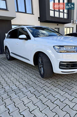Позашляховик / Кросовер Audi Q7 2017 в 