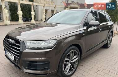 Позашляховик / Кросовер Audi Q7 2015 в 