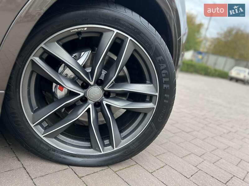 Внедорожник / Кроссовер Audi Q7 2015 в Хмельницком