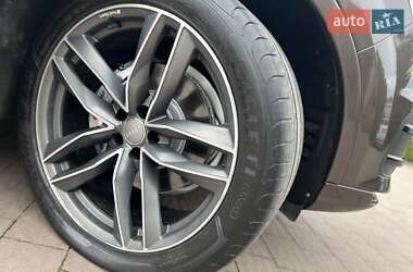 Позашляховик / Кросовер Audi Q7 2015 в 