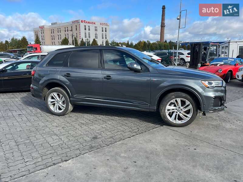 Позашляховик / Кросовер Audi Q7 2021 в Львові
