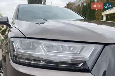 Позашляховик / Кросовер Audi Q7 2015 в 