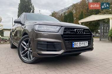 Позашляховик / Кросовер Audi Q7 2015 в 