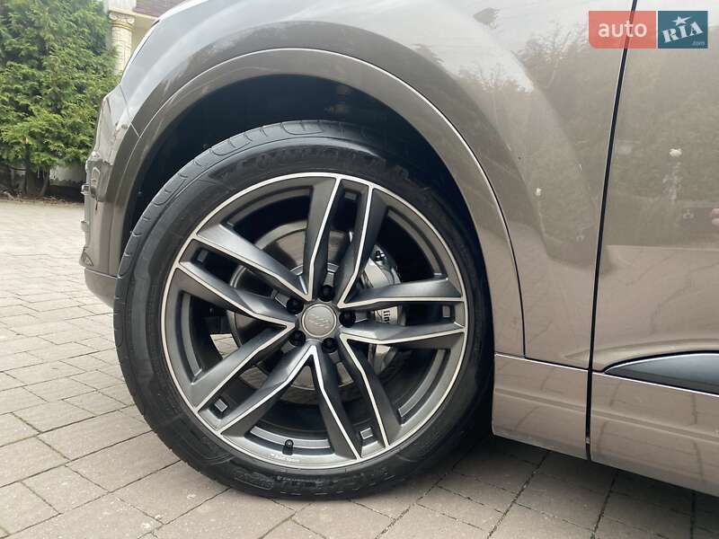 Внедорожник / Кроссовер Audi Q7 2015 в Хмельницком