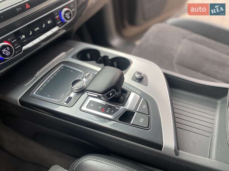 Внедорожник / Кроссовер Audi Q7 2015 в Хмельницком