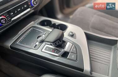 Позашляховик / Кросовер Audi Q7 2015 в 