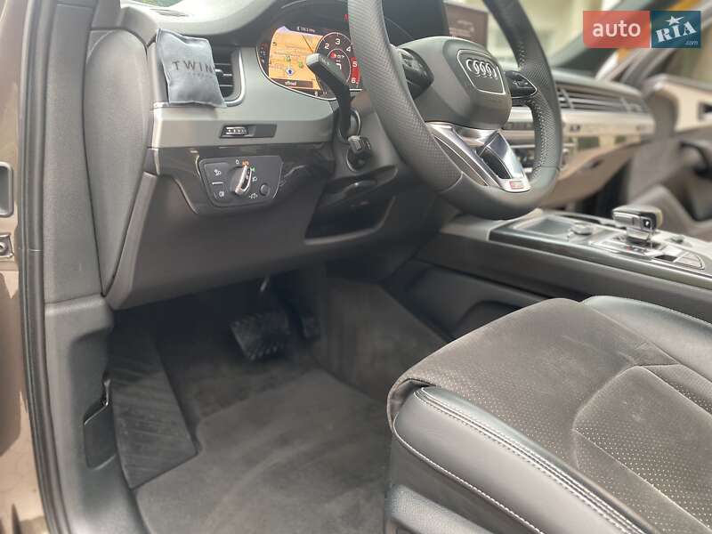 Внедорожник / Кроссовер Audi Q7 2015 в Хмельницком