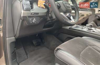 Позашляховик / Кросовер Audi Q7 2015 в 