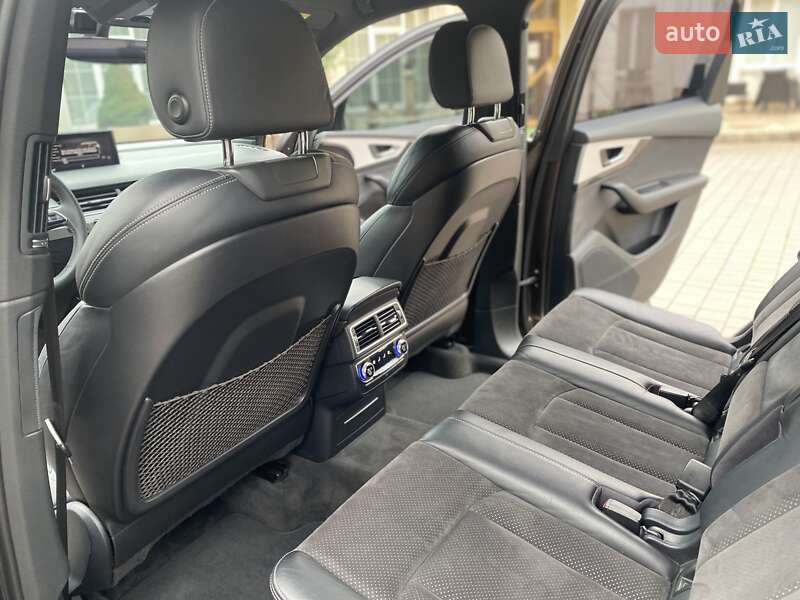 Внедорожник / Кроссовер Audi Q7 2015 в Хмельницком