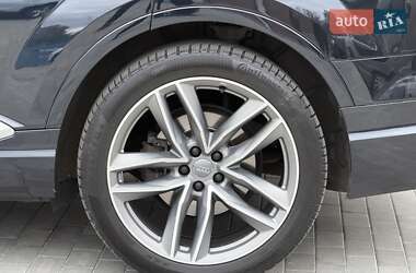 Внедорожник / Кроссовер Audi Q7 2016 в 