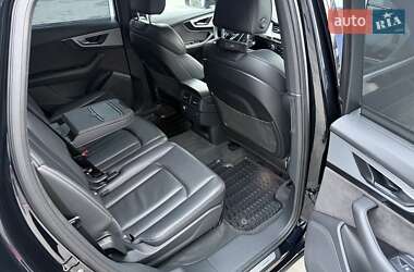 Внедорожник / Кроссовер Audi Q7 2016 в 