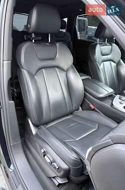 Внедорожник / Кроссовер Audi Q7 2016 в 