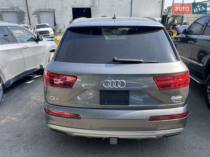 Позашляховик / Кросовер Audi Q7 2016 в Києві