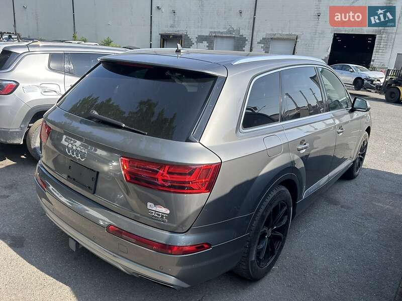 Позашляховик / Кросовер Audi Q7 2016 в Києві