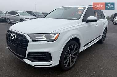 Позашляховик / Кросовер Audi Q7 2020 в 