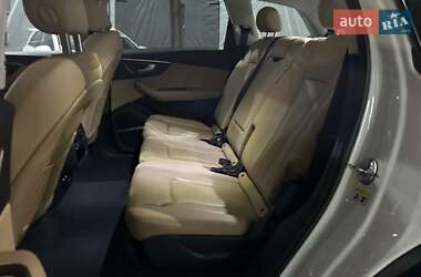 Позашляховик / Кросовер Audi Q7 2020 в 