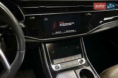 Позашляховик / Кросовер Audi Q7 2020 в 