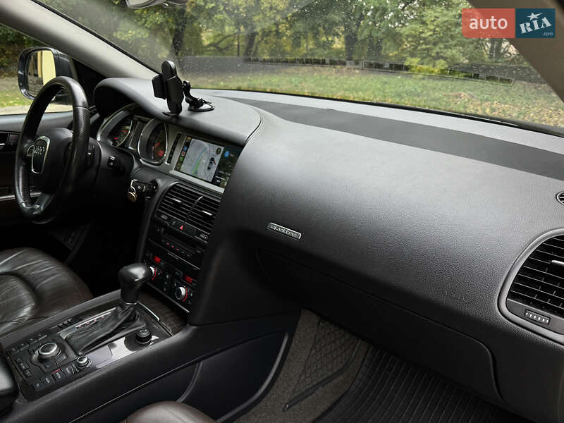 Внедорожник / Кроссовер Audi Q7 2006 в Луцке