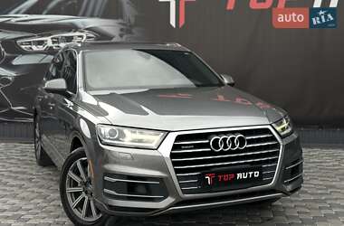 Позашляховик / Кросовер Audi Q7 2017 в  фото 10 Позашляховик / Кросовер Audi Q7 2017 в