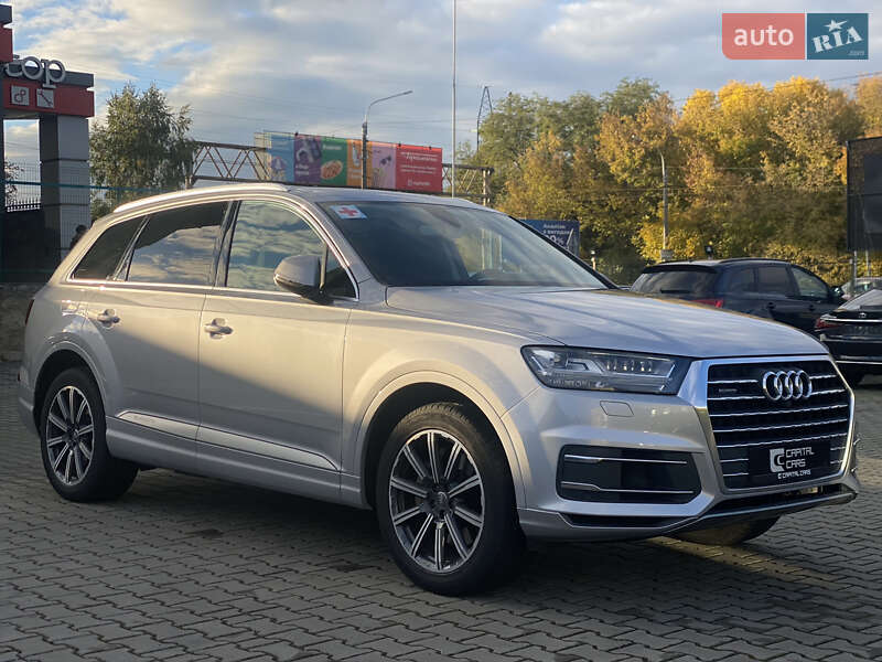 Позашляховик / Кросовер Audi Q7 2015 в Луцьку