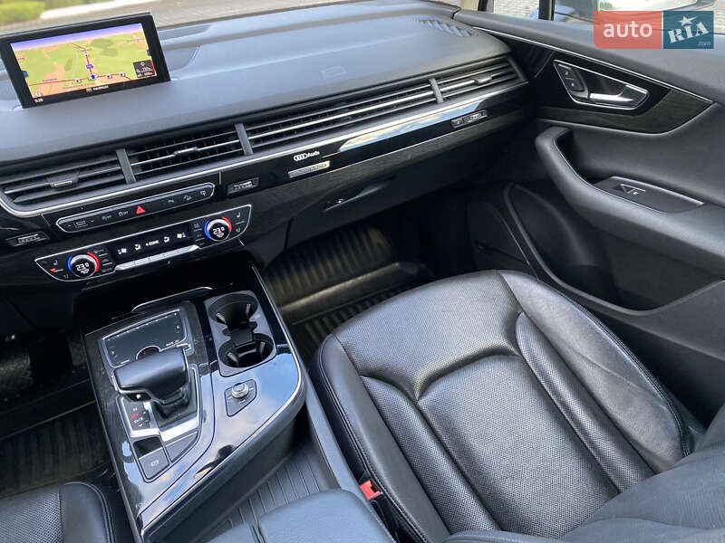 Позашляховик / Кросовер Audi Q7 2015 в Луцьку