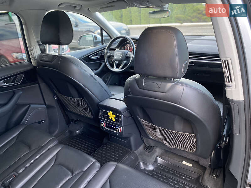 Позашляховик / Кросовер Audi Q7 2015 в Луцьку