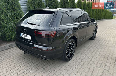 Позашляховик / Кросовер Audi Q7 2018 в 