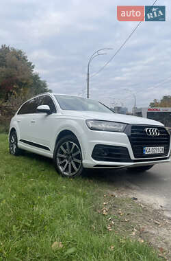 Внедорожник / Кроссовер Audi Q7 2018 в 