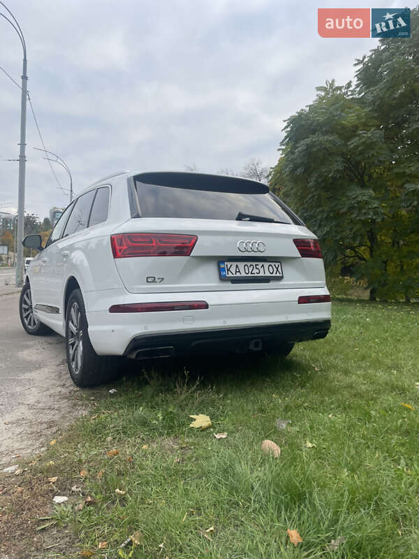 Позашляховик / Кросовер Audi Q7 2018 в Києві