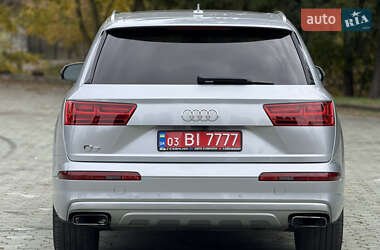 Позашляховик / Кросовер Audi Q7 2019 в 